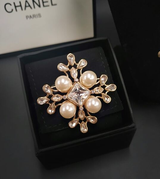 Брошь Chanel 10435