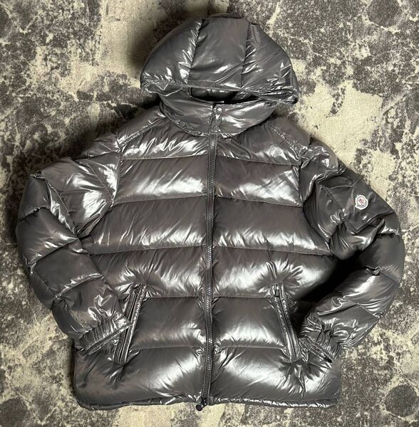 Мужской пуховик Moncler мужской светло-серый 171396