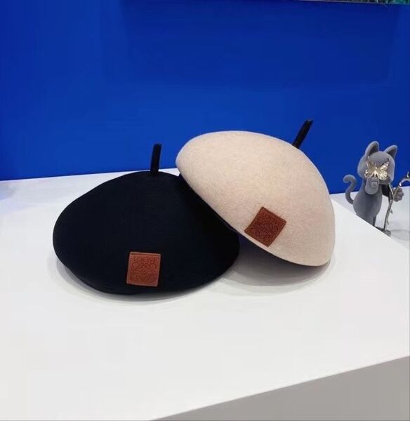 Берет Loewe женский бежевый 11001-2