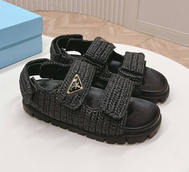 Сандалии Prada женский черный 147467