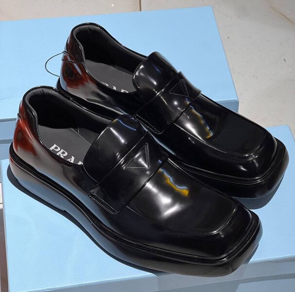 Лоферы Prada женский кожа черный 147666
