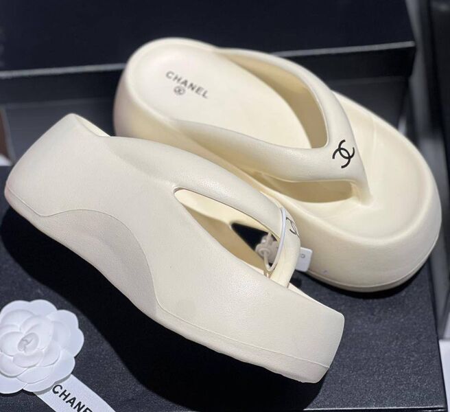 Шлепки Chanel женский белый 151065