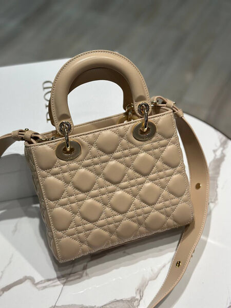 Сумка Christian Dior Lady женский кожа бежевый 196373