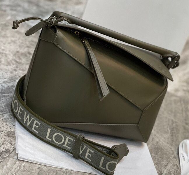 Сумка Loewe женский кожа болотный 100799