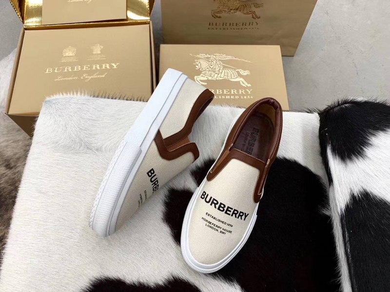 Лоферы Burberry женский текстиль бежевый 39790-2