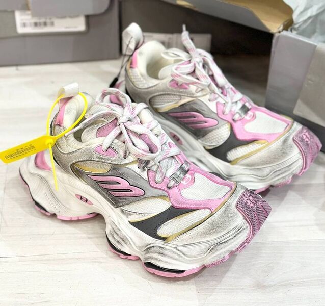 Кроссовки Balenciaga женский розовый 136589