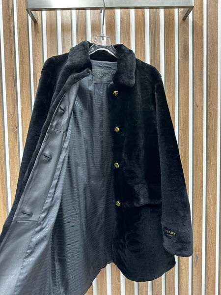 Шуба Prada женский черный 133615-6