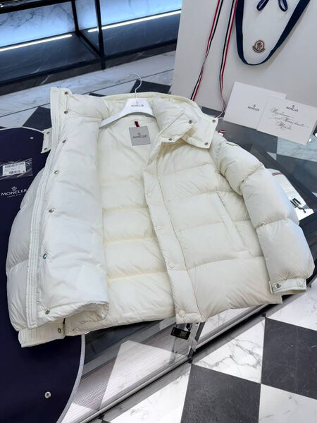 Мужской пуховик Moncler мужской белый 201807-7