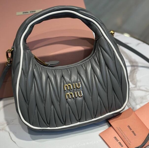 Сумка Miu Miu Wander женский кожа черный 188049