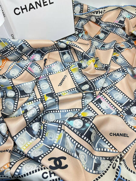 Платок Chanel женский шелк бежевый 197768