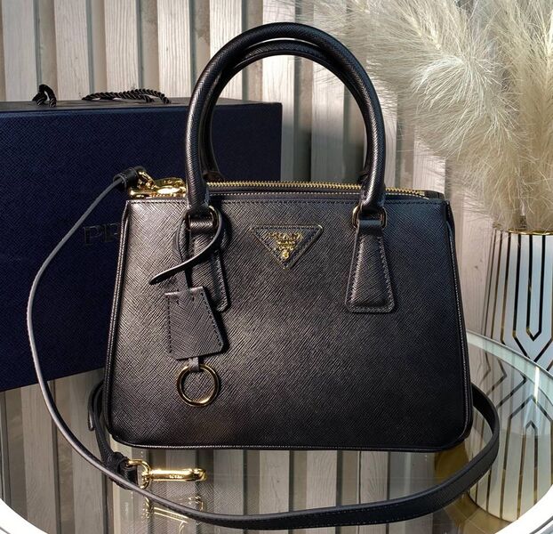 Сумка Prada женский кожа черный 136976