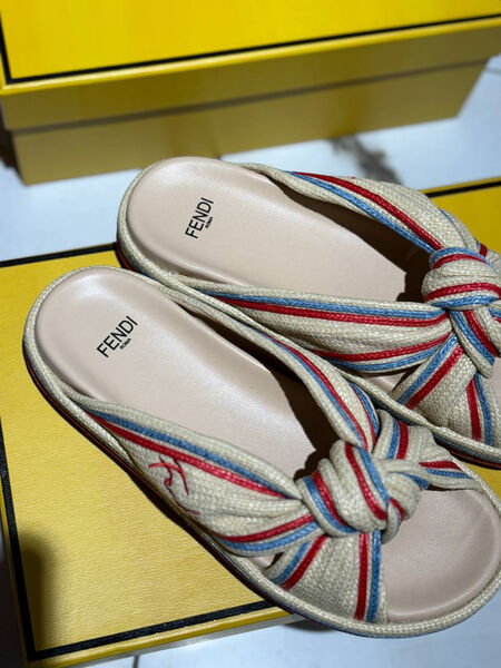 Шлепки Fendi женский текстиль бежевый 153122-3