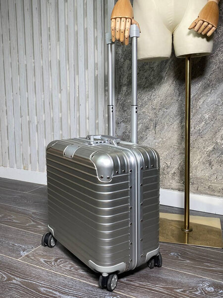 Чемодан Rimowa женский графитовый 132934-8