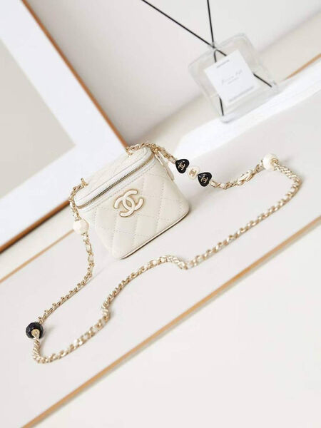 Сумка Chanel женский кожа белый 138404-2