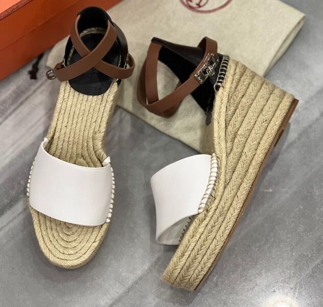Босоножки Hermès женский кожа черный 106303