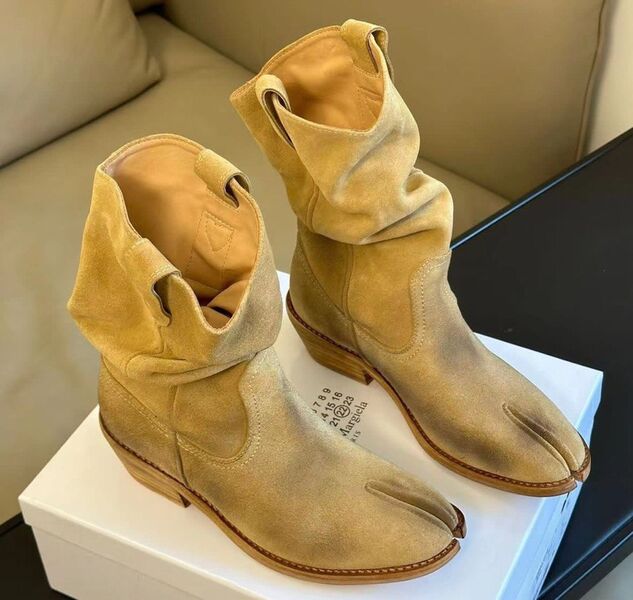 Сапоги Maison Margiela женский замша горчичный 124959