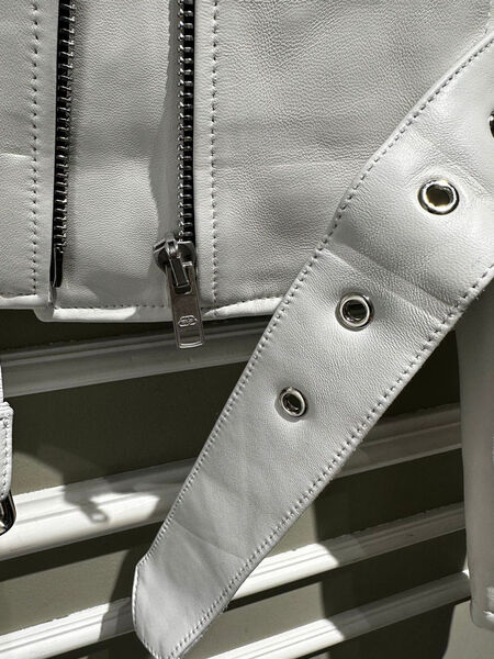 Куртка Balenciaga женский кожа белый 106486-7