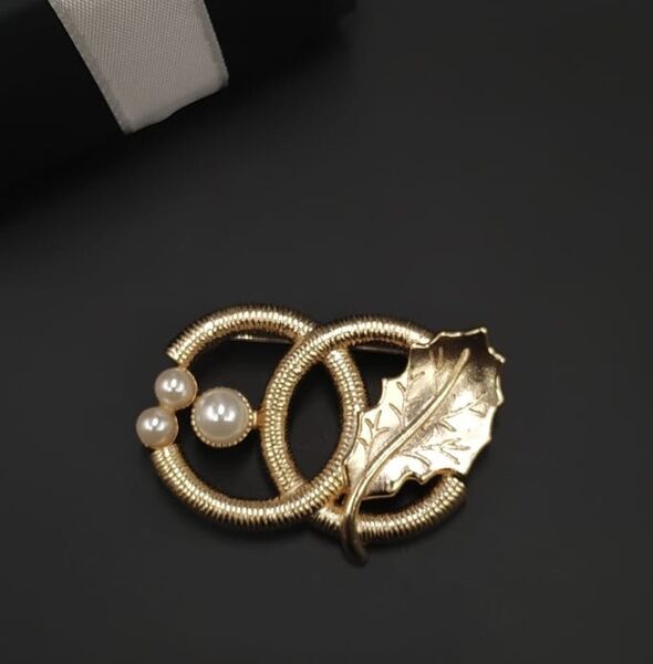 Брошь Chanel 10453
