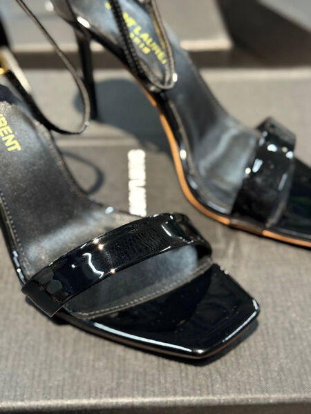 Босоножки Saint Laurent женский кожа черный 191526-2