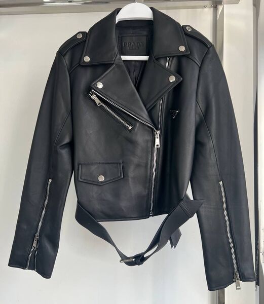 Куртка Prada женский кожа черный 141623