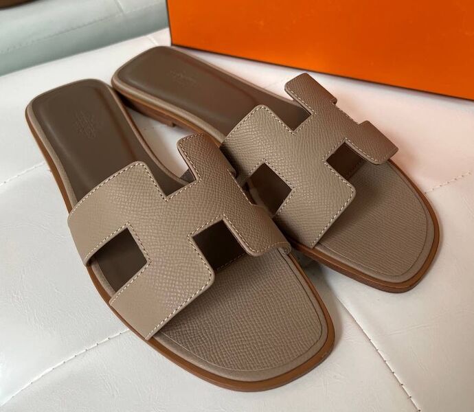 Шлепки Hermès женский кожа бежевый 146997