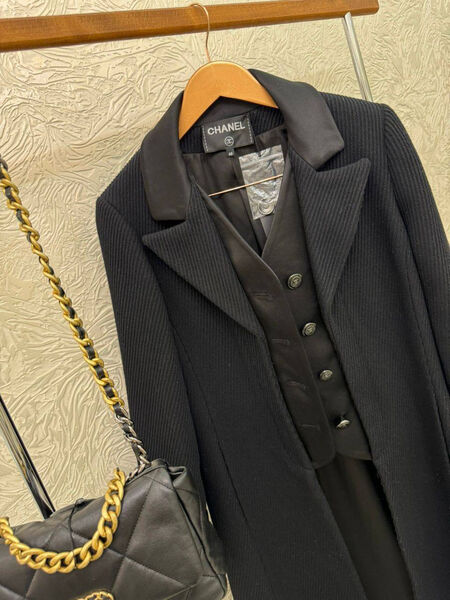 Пальто с жилетом Chanel женский черный 141094-3