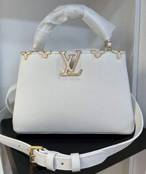 Сумка Louis Vuitton Capucines женский кожа белый 186156
