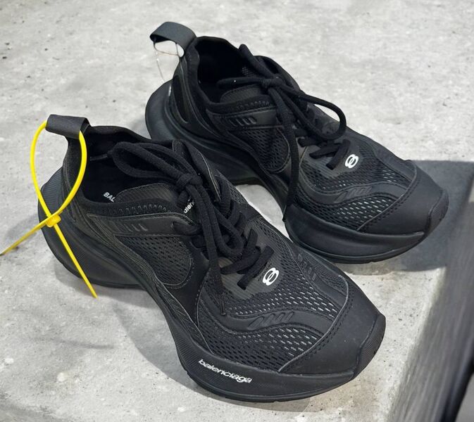 Кроссовки Balenciaga женский кожа черный 159323