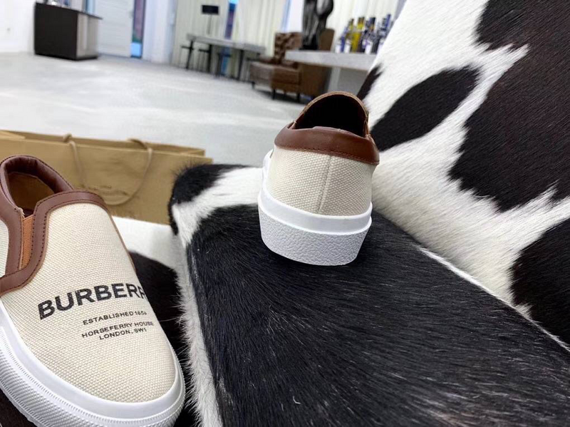 Лоферы Burberry женский текстиль бежевый 39790-3