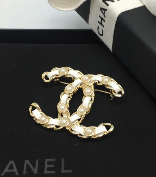 Брошь Chanel 10427