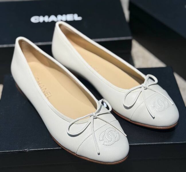 Балетки Chanel женский кожа белый 191326