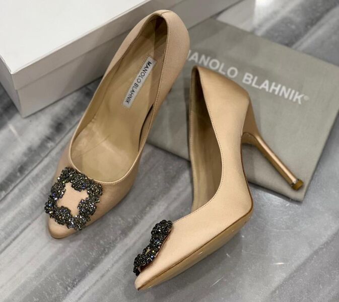 Туфли Manolo Blahnik женский сатин бежевый 122540