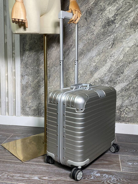 Чемодан Rimowa женский графитовый 132934-9