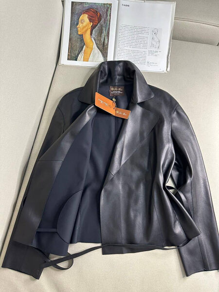 Куртка Loro Piana женский кожа черный 156455-2