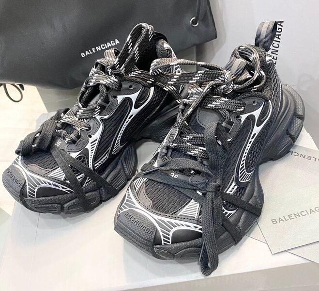 Кроссовки Balenciaga женский кожа черный 104458