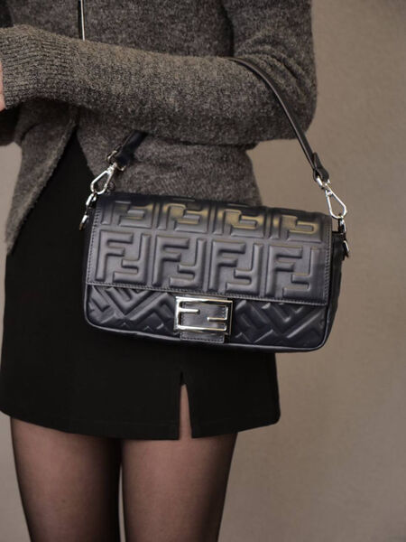 Сумка Fendi Baguette женский кожа черный 136610-2
