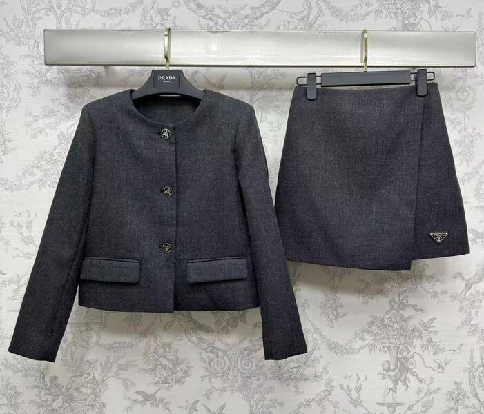 Костюм Prada женский черный 158900
