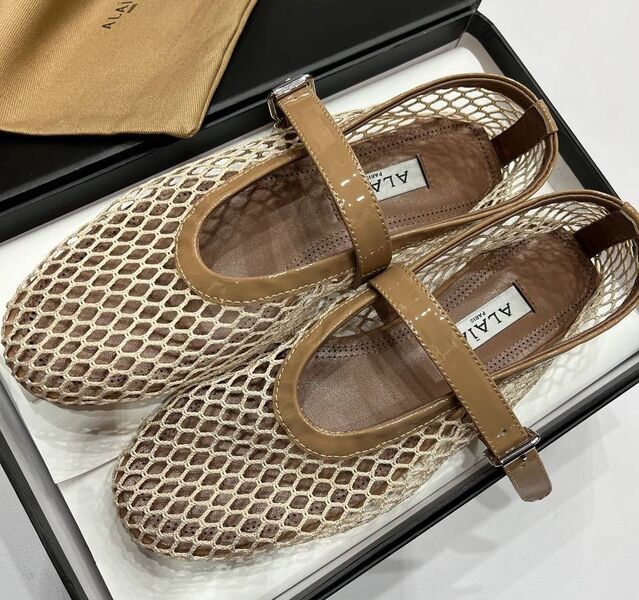 Балетки Alaïa женский кожа бежевый 144285
