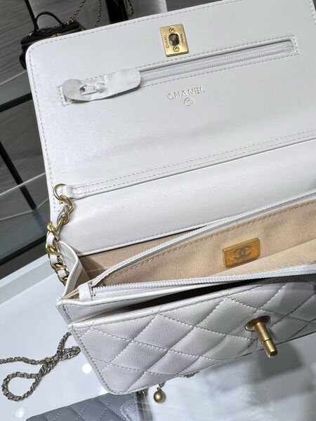 Сумка Chanel женский кожа белый 196542-3