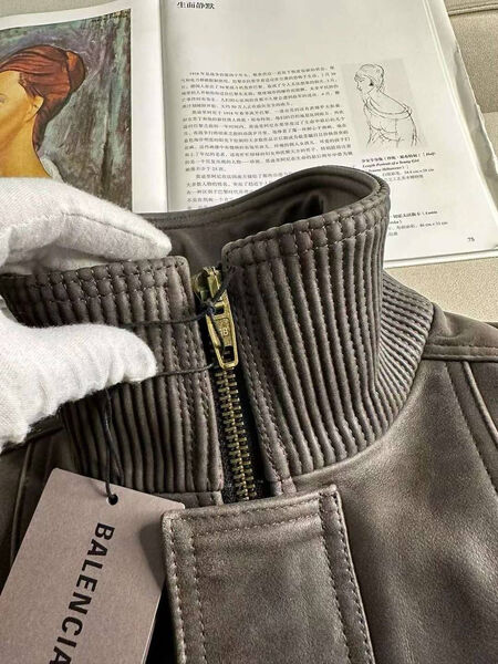 Куртка Balenciaga женский кожа черный 159405-3
