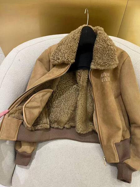 Дубленка Miu Miu женский овчина бежевый 165526-3