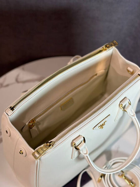 Сумка Prada женский кожа белый 158901-10
