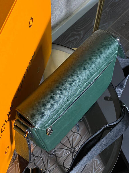 Мужская сумка мессенджер Louis Vuitton мужской кожа болотный 132079-6