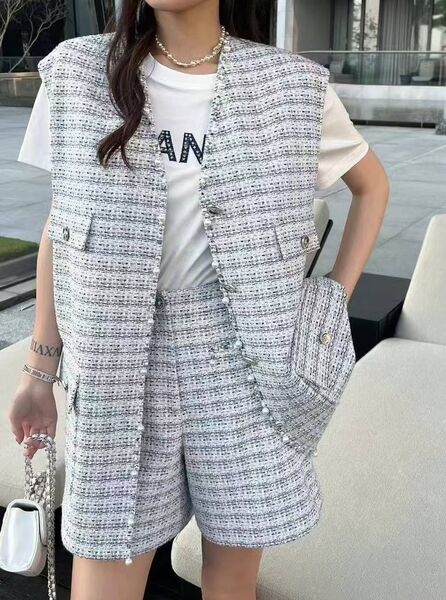 Жилет Chanel женский графитовый 178399