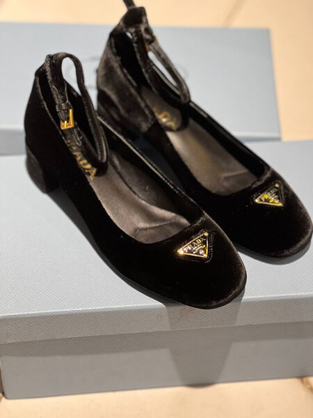 Туфли Prada женский черный 139923-2