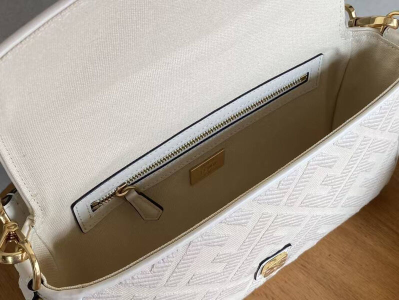 Сумка Fendi Baguette женский текстиль белый 188467-4