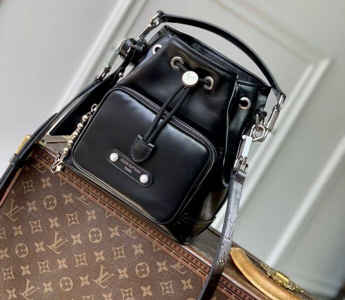 Рюкзак Louis Vuitton женский кожа черный 183977