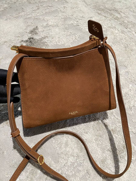 Сумка Alaïa женский кожа бежевый 194409-3