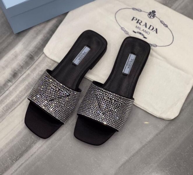 Шлепки Prada женский кожа графитовый 89961