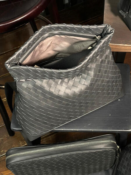 Мужская сумка мессенджер Bottega Veneta мужской кожа графитовый 115715-2
